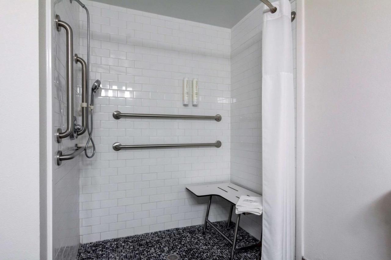 Clarion Pointe Charlottesville Ngoại thất bức ảnh