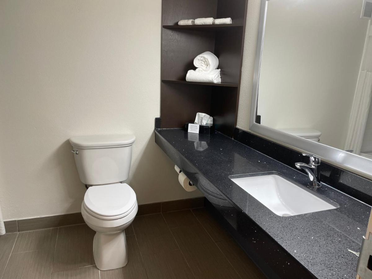 Clarion Pointe Charlottesville Ngoại thất bức ảnh