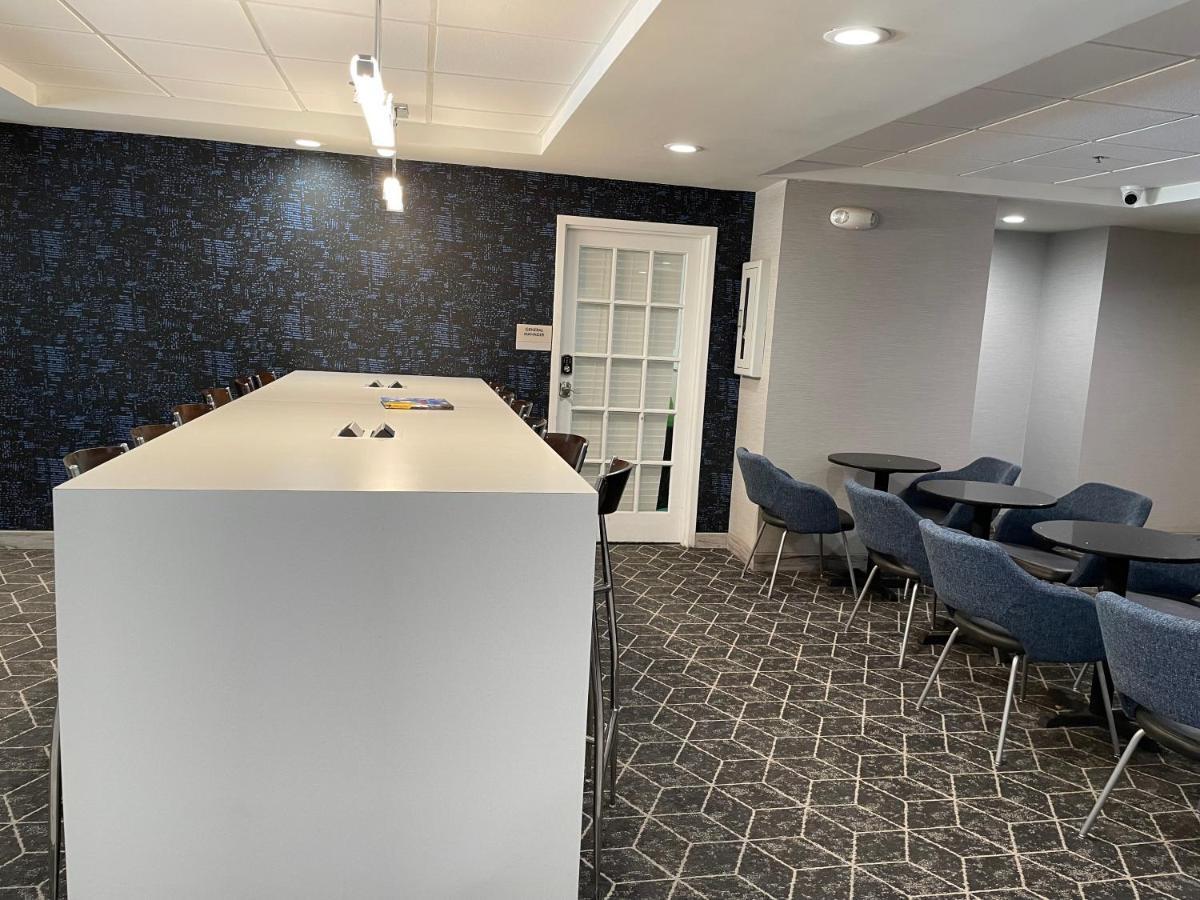 Clarion Pointe Charlottesville Ngoại thất bức ảnh